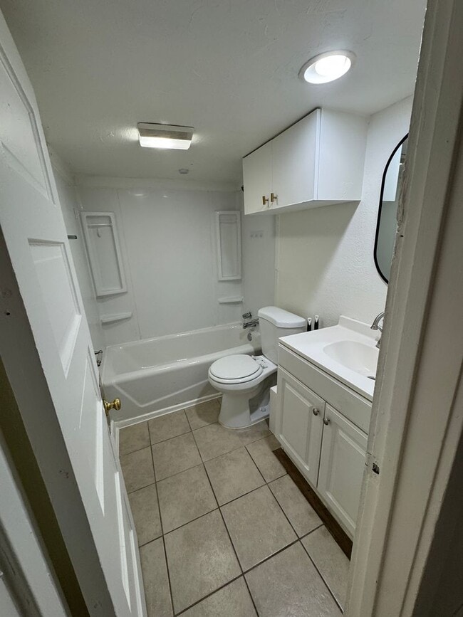 Photo - 3 bed/ 1 bath basement apartment