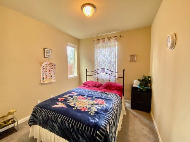 Photo - Welcome to the Claremont community in the Renton Highlands!