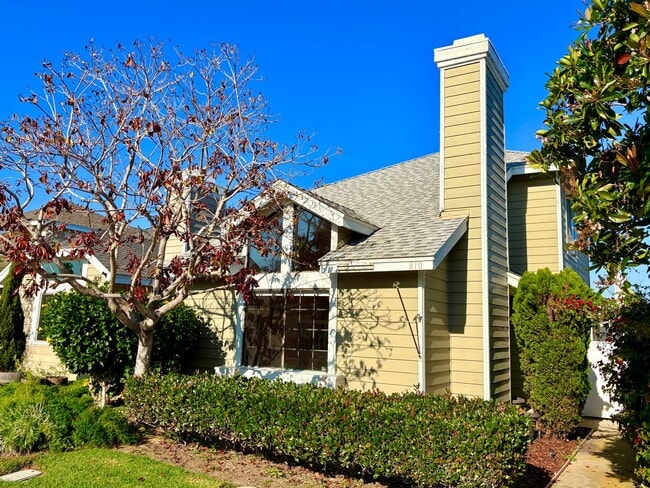 Building Photo - Beautiful Home in Gated Community - Near Beach - Off Poinsettia Carlsbad