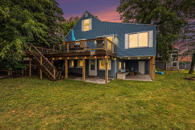 Building Photo - Year Round Rental Available on Wall Lake