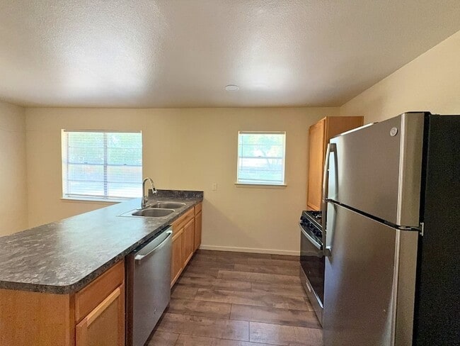 Photo - 615 Crane Dr
