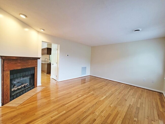 Photo - 941 Maiden St