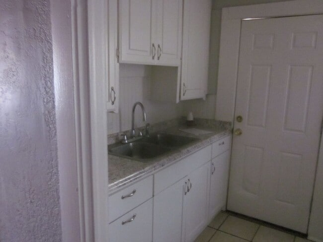 Photo - 833 Parker St Unidad A