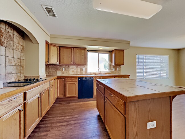 Photo - 4995 Fundy St