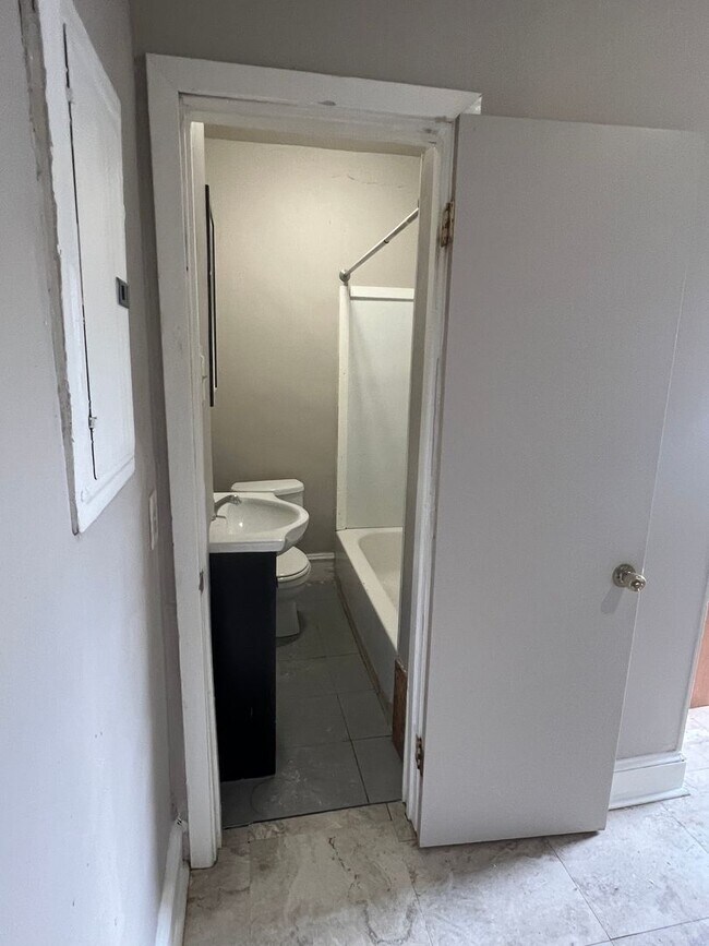 Photo - 519 E 9th St Unidad 5F