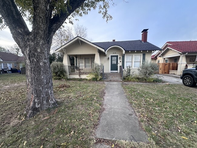 Building Photo - 215 N Washington St