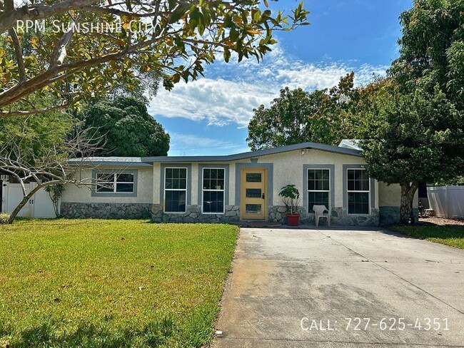 10282 62 Terrace North- - 10282 62 Terrace North- House