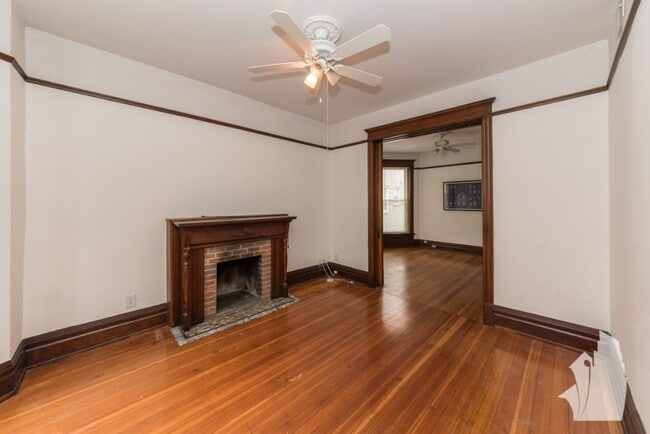 Photo - 851 W Wellington Ave Unit 1