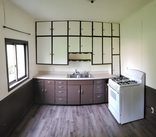 Lots of storage in the kitchen