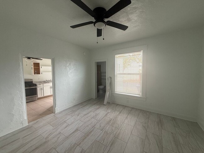 Photo - 1102 Edith Blvd SE Unit 2