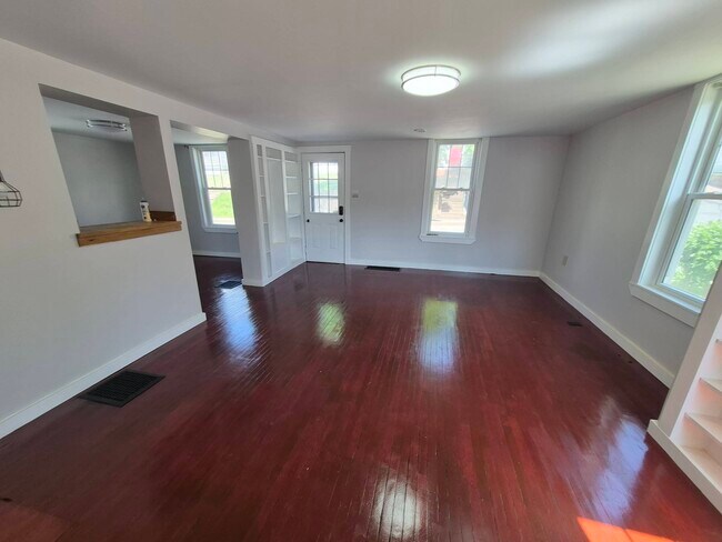 Photo - 47 N Main St