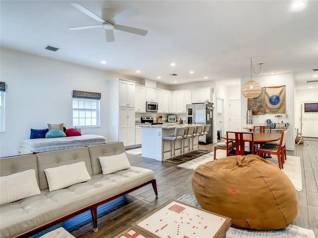 Photo - 902 8th Ave NW