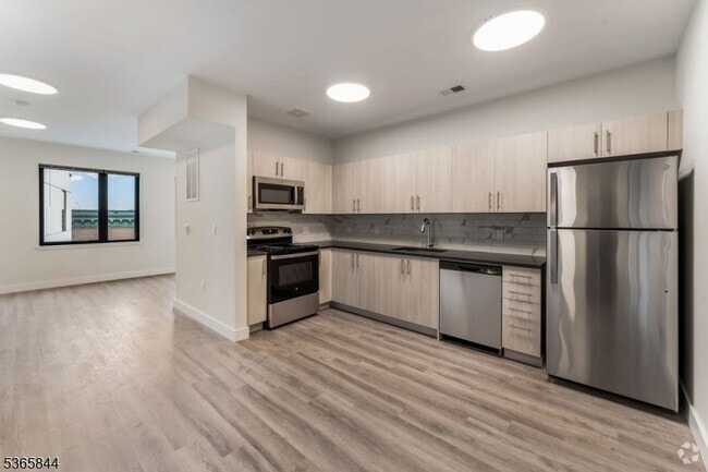Building Photo - 72 S Essex Ave Unit 608 Rental