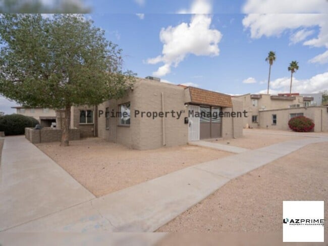 Building Photo - Charming 2BR/1BA Phoenix Condo - Prime Loc...