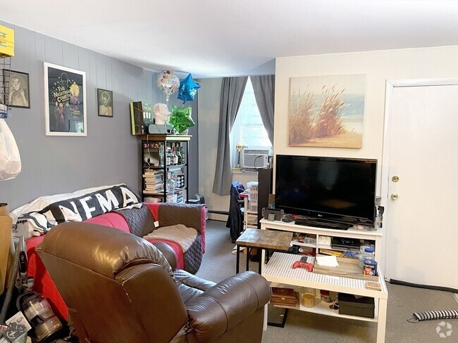 Building Photo - 39 Garrison Rd Unit B Rental