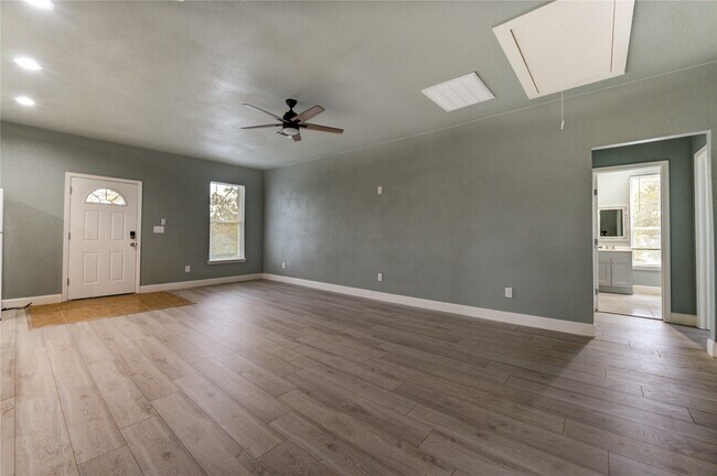 Photo - 4323 Continental Dr