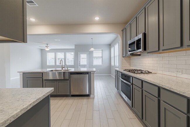 Building Photo - 3002 Roberta Sue Dr