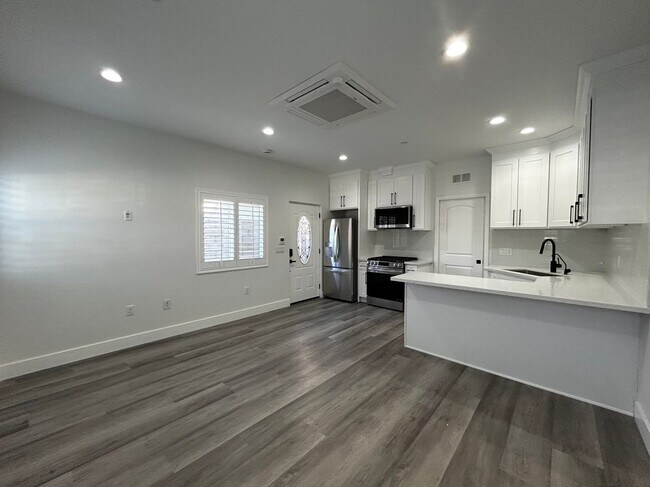 Photo - 3838 Balmont St Unidad 2