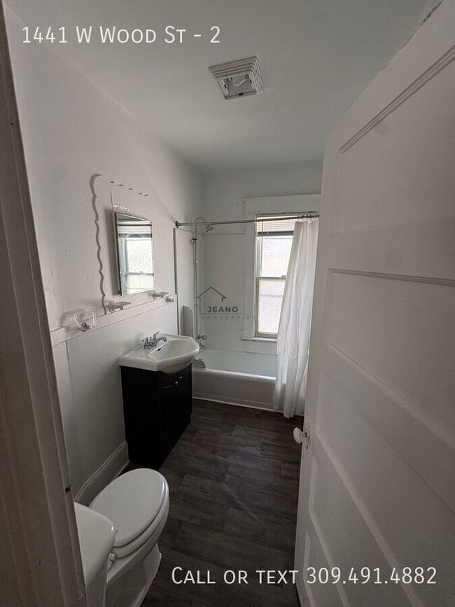 Photo - 1441 W Wood St Unit 2