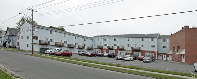 Colonial Court Apartments