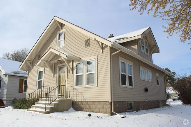 Building Photo - A must see victorian home! Unit 1701 S 9th Ave