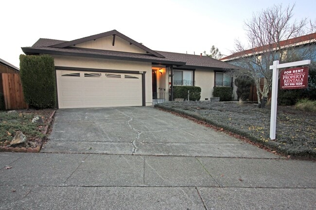 Building Photo - 3 Bedroom Home in Rincon Valley