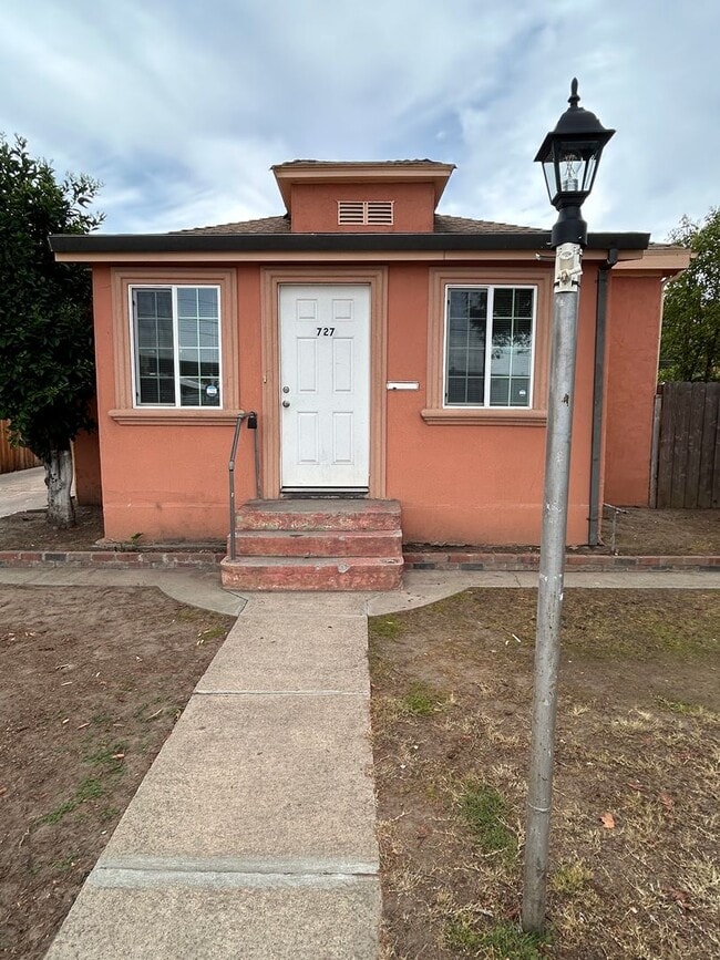 Photo - Spacious 2 Bed 2 Bath Close to Downtown House