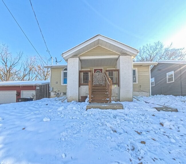 Building Photo - Spacious 2 Bedroom 2 Bath Home