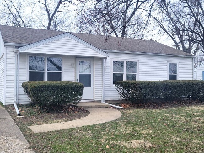 Photo - Beautiful 3 Bedroom Home & Large Garage!