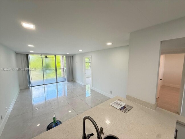 Building Photo - 9460 Tangerine Pl Unit 404