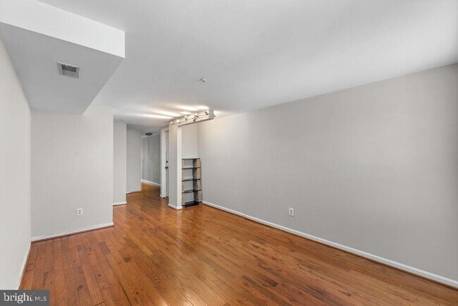 Photo - 1402 E Baltimore St Unit 300