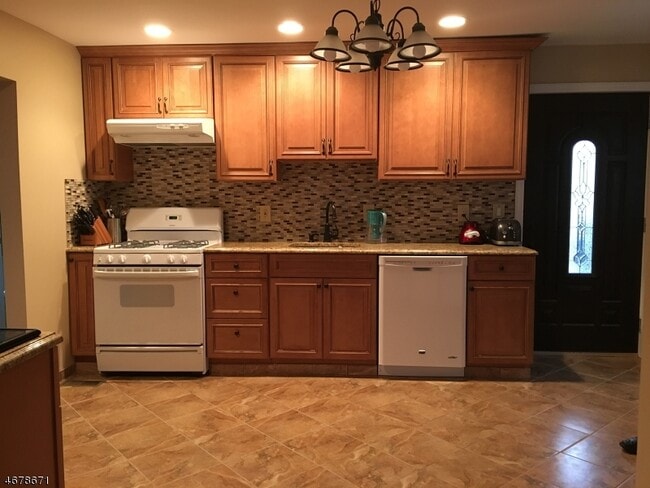 Photo - 503 Downer St