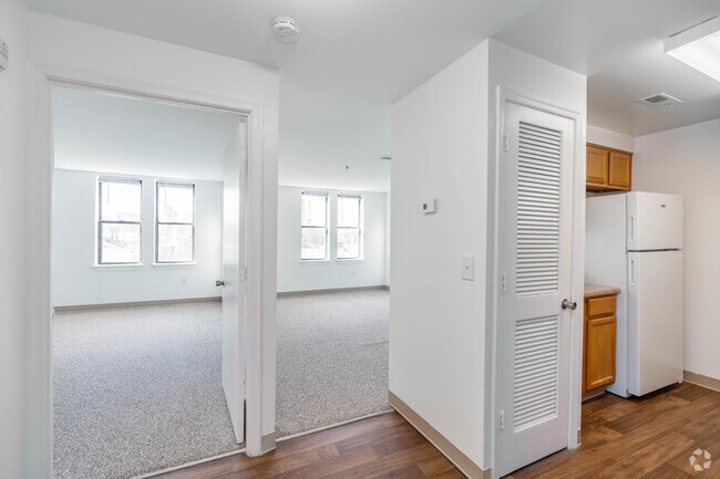 1BR, 1BA - 580SF