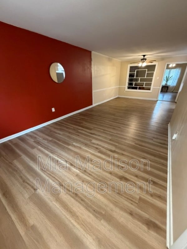 Photo - 9406 Dunwoody Dr