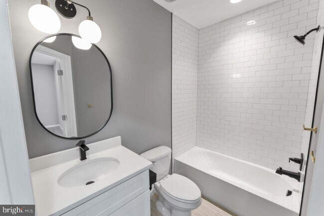 Photo - Amazing 3 bedroom/3.5 bathroom Townhouse