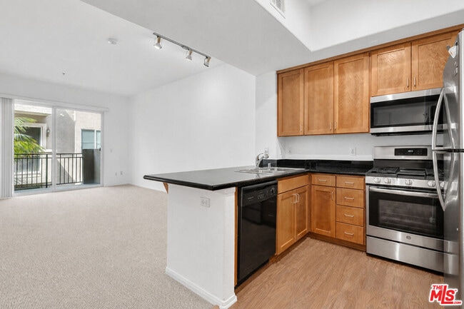 Building Photo - 4060 Glencoe Ave Unit 311