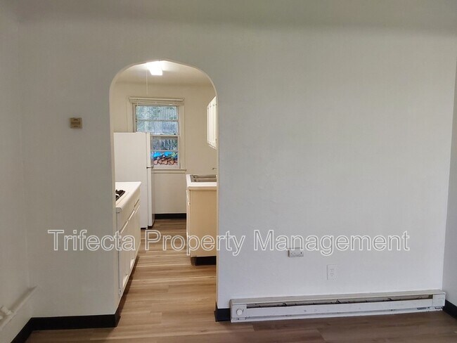 Photo - 103 1/2 East Stuart Street