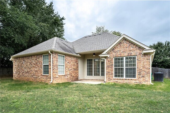 Photo - 1536 N Oakhaven Pl