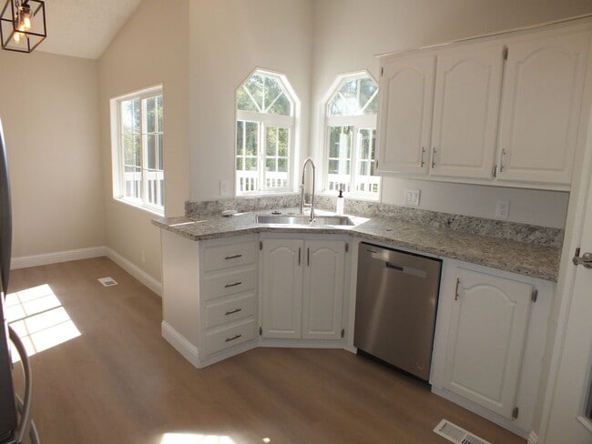 Photo - Rescue 4/3 retreat - includes separate cottage/office, 2 garage bays, RV pad and 5 acres with Sie...