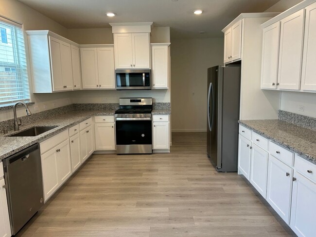 Photo - 5 Bedroom 4 Bathroom Home in The Quail Riv...