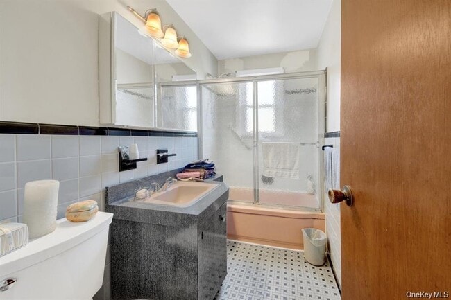 Photo - 561 Logan Ave