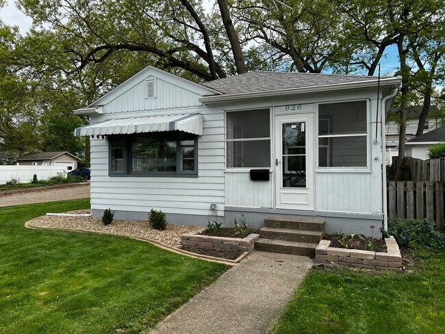 Photo - 926 W Grove St