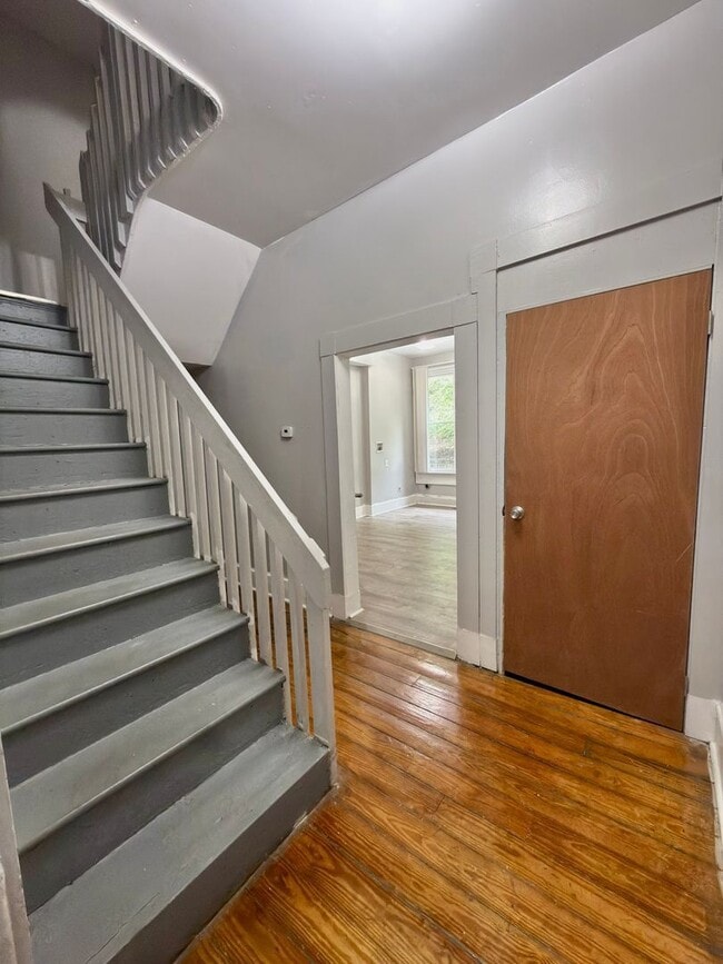 Photo - 2271 Vine St