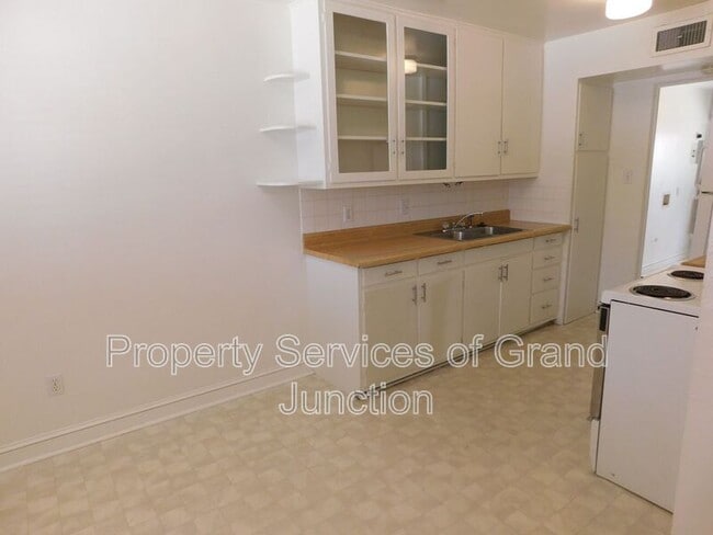 Photo - 742 Bunting Ave