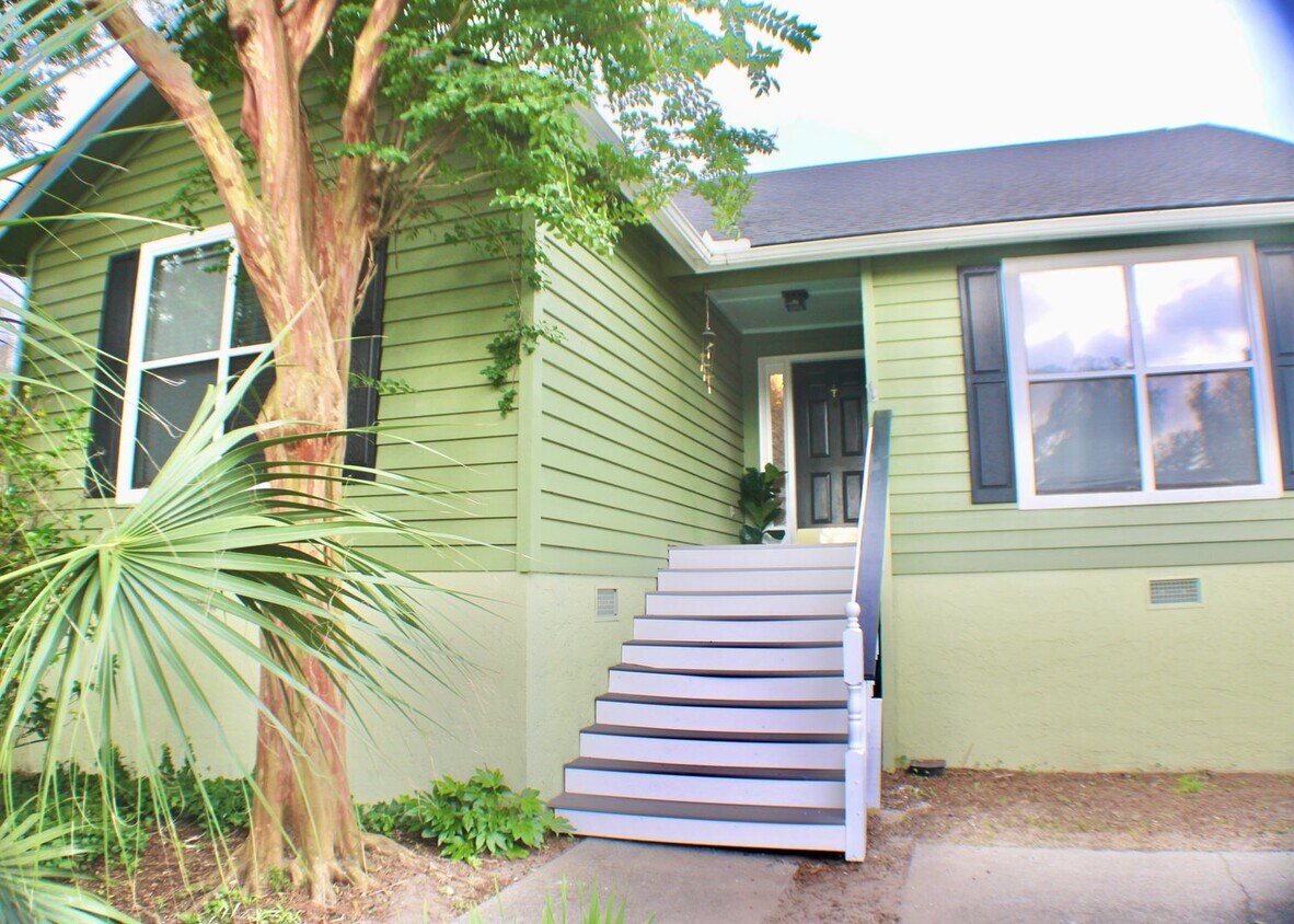 Home In the Heart of Mt Pleasant! - Home In the Heart of Mt Pleasant!