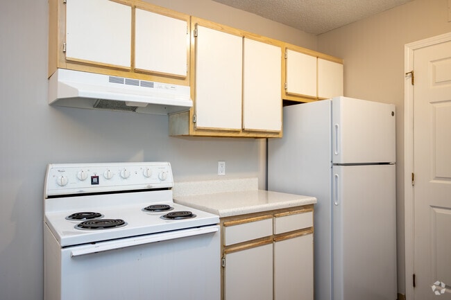 2BR,1BA - 933SF - Kitchen