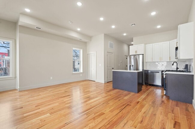 Building Photo - 150 West Side Ave Unit 2