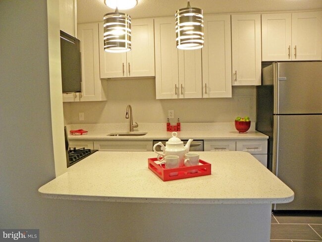 Building Photo - 501 Slaters Ln Unit 212 Rental