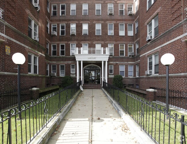 10 - 40 Shore blvd. - 25-40 SHORE BLVD