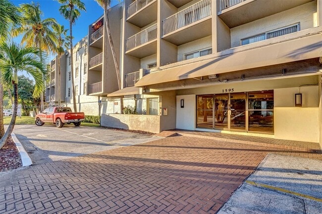 Photo - 1595 NE 135th St Unidad 431